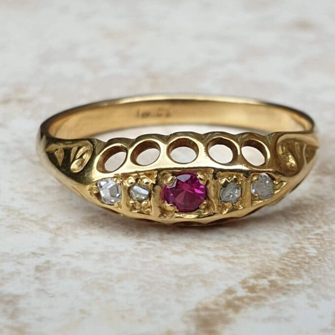 Sale – Fabulous Ruby & Diamond 18ct Gold Ring, a UK O or a US 7 1/2.