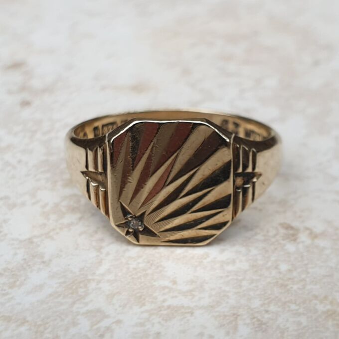 Diamond Set Sunray Signet Ring in 9ct Gold, a UK U 1/2 or a US 10 1/2