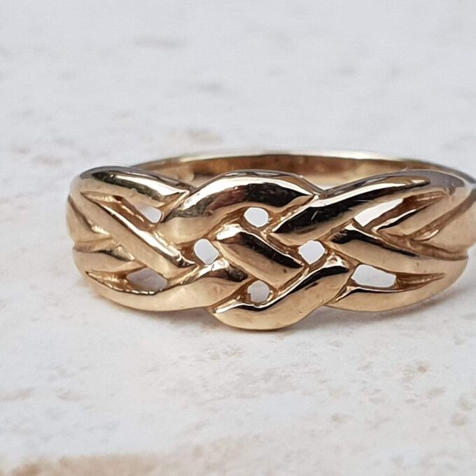 Low Profile Celtic Style Ring in 9ct Gold, a UK N or a US 7.