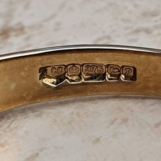 Pearl and Ruby Ring in 9ct Gold, a UK N 1/2 or a US 7 1/4.