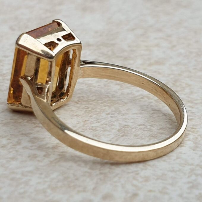 Vibrant Citrine Solitaire Ring in 9ct Gold, a UK L or a US 6.
