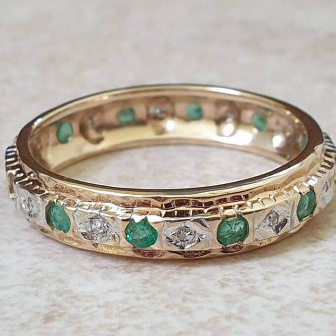 Emerald and Diamond Eternity Ring in 9ct Gold, a UK O or a US 7 1/2