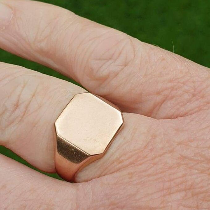 Simple Plain Signet Ring in 9ct Rose Gold, a UK K 1/2 or a US 5 3/4