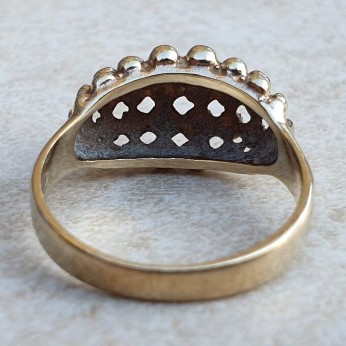 Bombe Ring in 9ct Gold, a UK O or a US 7 1/2