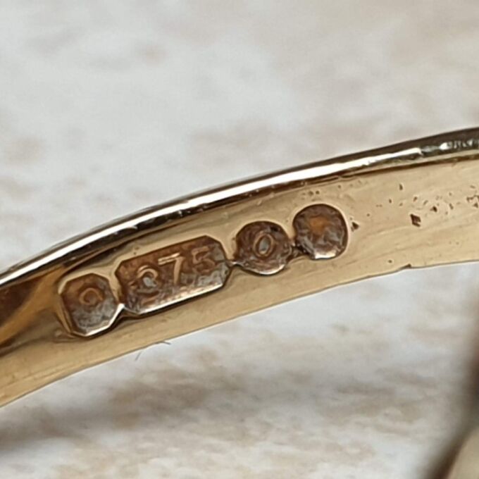 Tigers Eye Ring in 9ct Gold, a UK M 1/2 or a US 6 3/4.