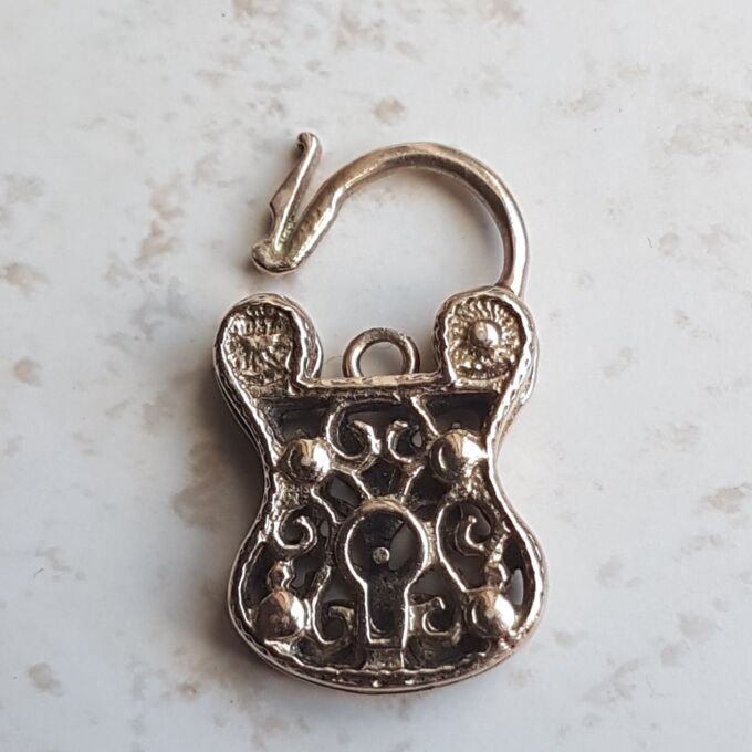 Unusual Purse or Bag Shaped Ornate Lock Padlock in 9ct Gold, not a Heart!