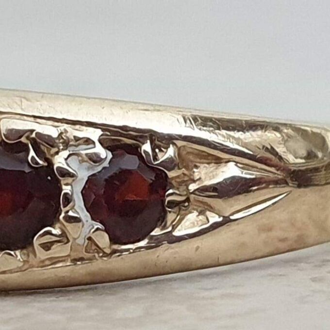 Six Stone Graduating Garnet Band Ring in 9ct Gold, a UK S or a US 9 1/4