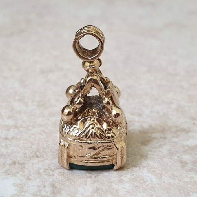 Chrysoprase Fob Pendant in 9ct Gold