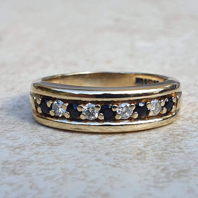 Sapphire & Diamond Ring in 9ct Gold, a UK