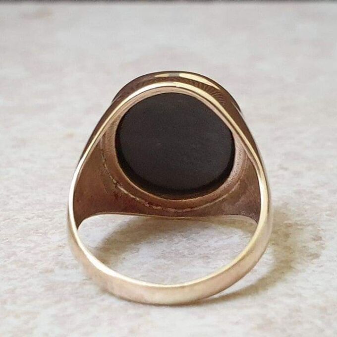 Hematite Centurion Signet Ring in 9ct Gold, a UK J 1/2 or a US 5 1/4