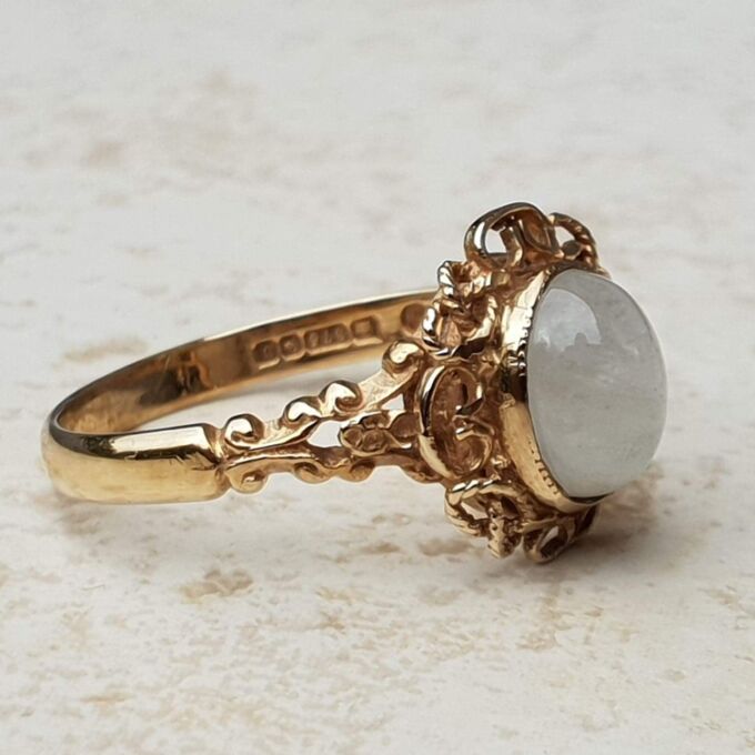Dreamy Ornate Paste Solitaire Ring in 9ct Gold, a UK N 1/2 or a US 7 1/4.