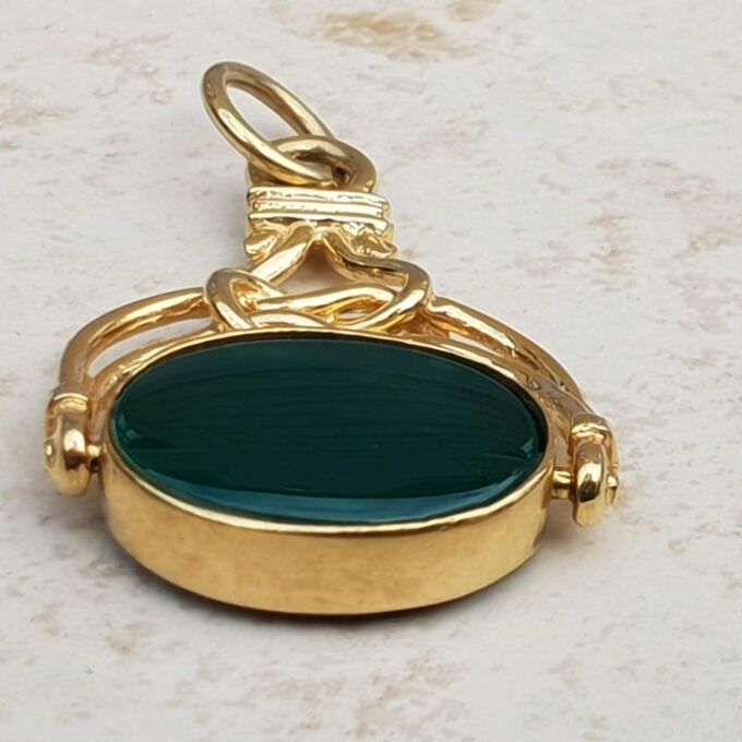 Onyx and Agate Spinner Fob in 9ct Gold