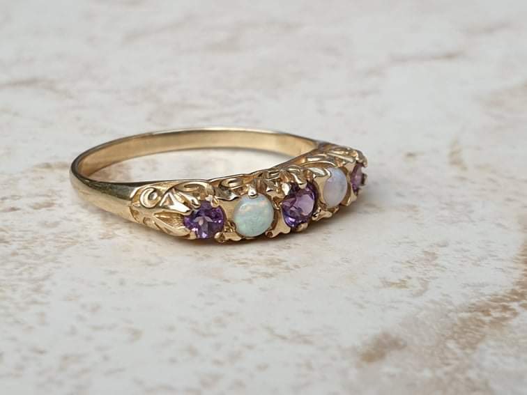 Amethyst and Opal Five Stone Ring in 9ct Gold, a UK O 1/2 or a US 7 1/2.