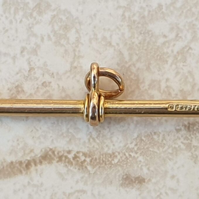 Simple T Bar in 9ct Gold