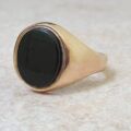 Onyx Signet Ring in 9ct Gold, a UK O or a US 7 1/2