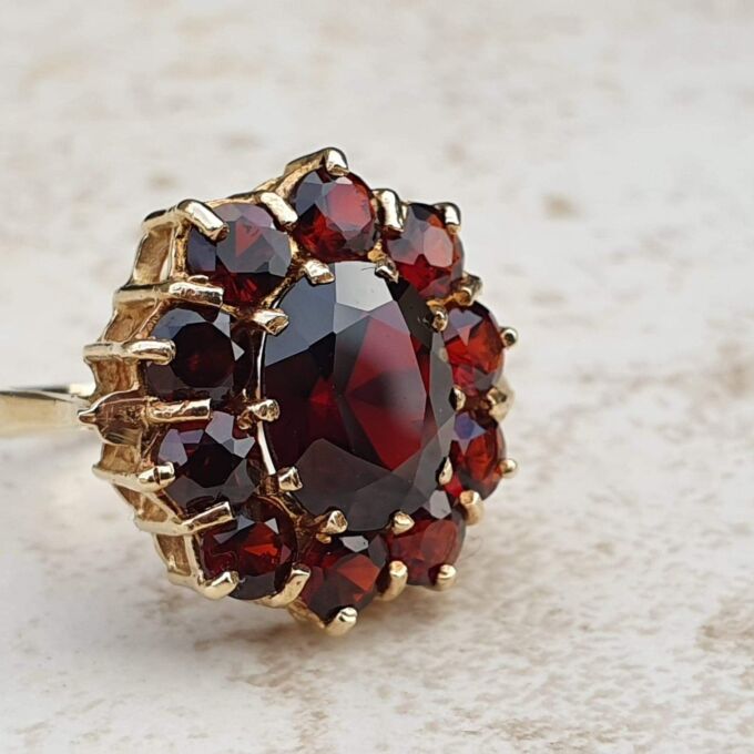 Big Garnet Cluster Ring in 9ct Gold, a UK L or a US 5 3/4