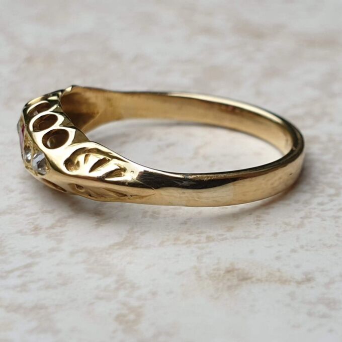 Sale – Fabulous Ruby & Diamond 18ct Gold Ring, a UK O or a US 7 1/2.