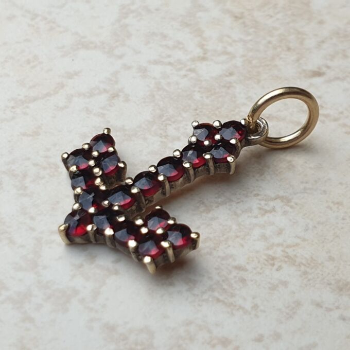 Delightful Garnet Set Anchor Pendant