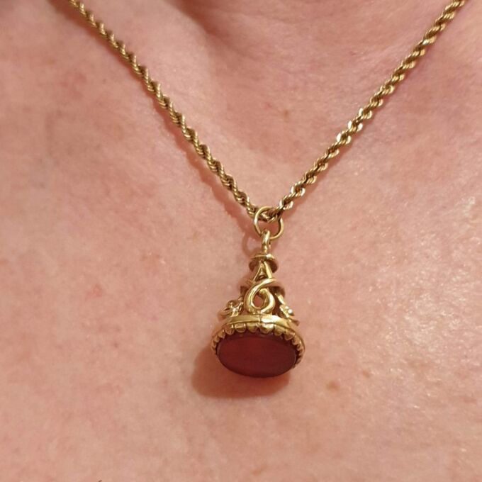 Carnelian Fob Pendant in 9ct Gold
