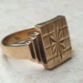 Heavy Checkerboard Design Signet Ring in 9ct Gold, a UK O or a US 7 1/2.
