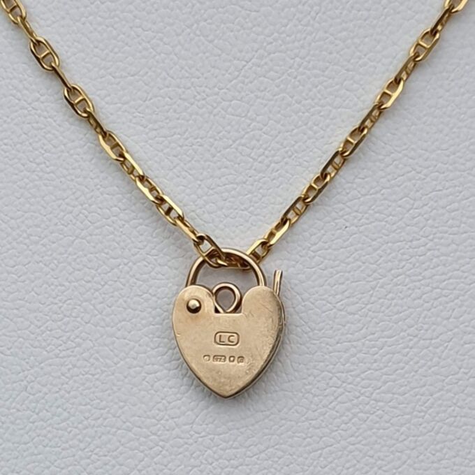 Simple Small Heart Padlock in 9ct Gold.