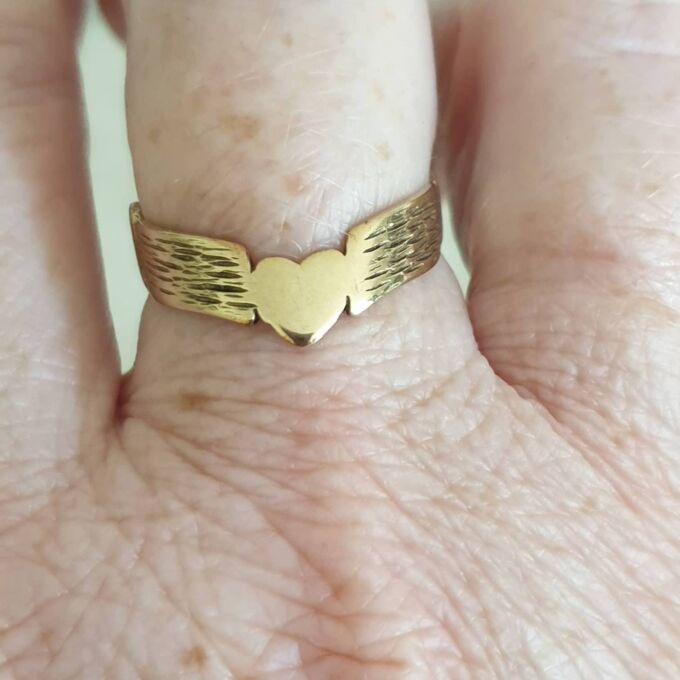 Heart Double Wishbone or Chevron Ring in 9ct Gold, a UK O or a US 7 1/4.
