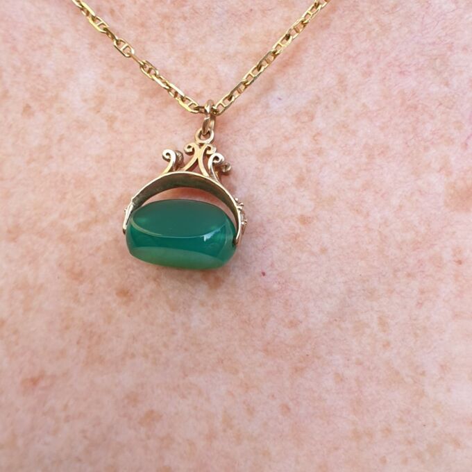 Chrysoprase Spinner Fob Pendant in 9ct Gold