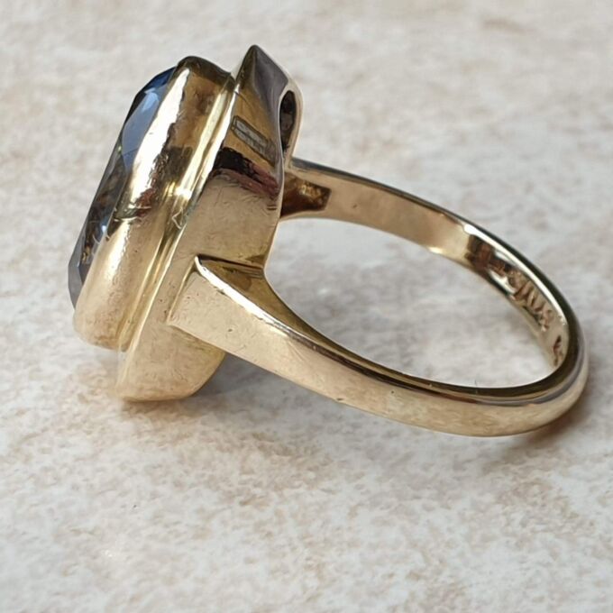 Synthetic Spinel Frame Ring in 9ct Gold,  a UK K 1/2 or a US 5 3/4
