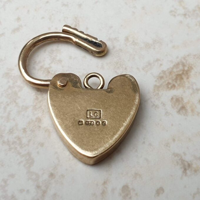 Engraved Heart Pendant in 9ct Gold