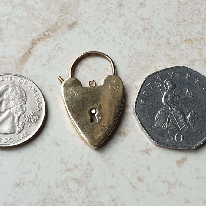 Oversized Heart Padlock in 9ct Gold