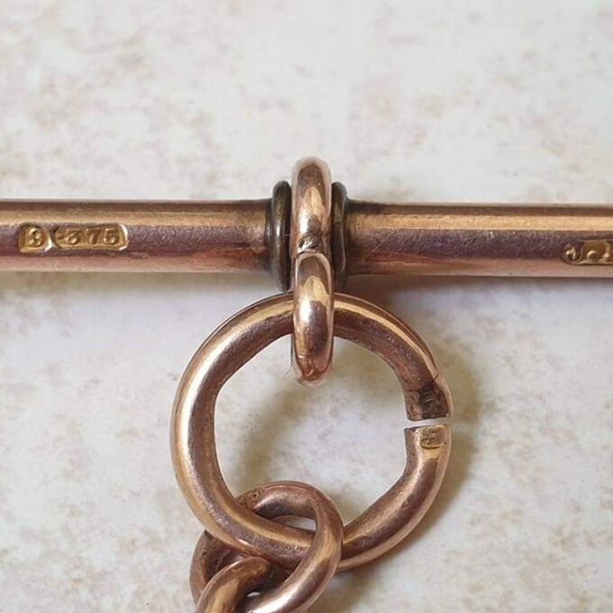 Old T or Albert Bar in 9ct Rose Gold.