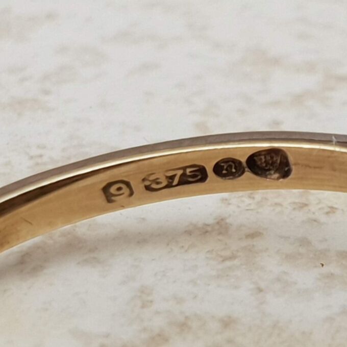 Stunning Opal and Split Pearl Halo Ring in 9ct Gold, a UK L 1/2 or a US 6 1/4.