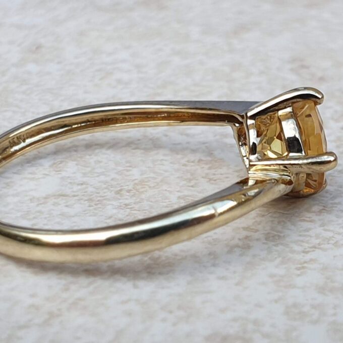 Citrine Solitaire Ring in 9ct Gold.