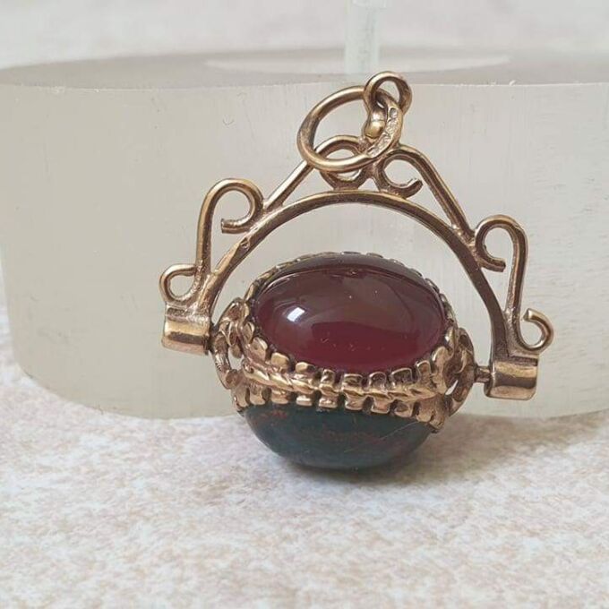 Three Stone Cabochon Spinner Fob Pendant in 9ct Gold