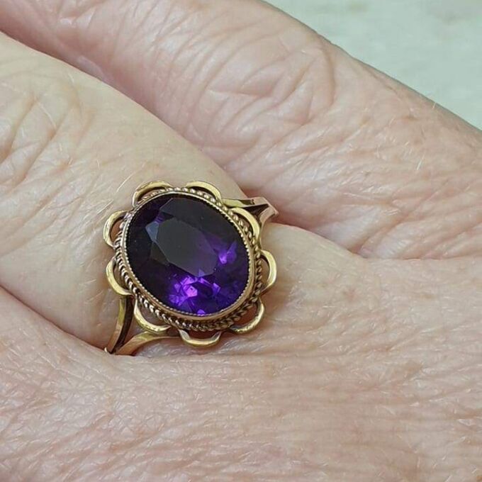 Vibrant Synthetic Amethyst Solitaire 9ct Gold Ring, a UK J or a US 5 1/4.