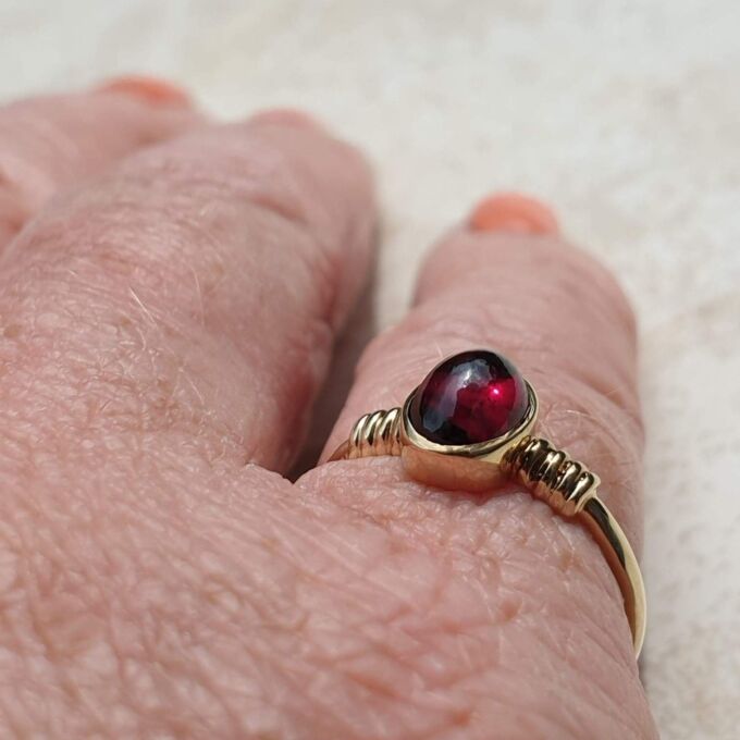 Garnet Cabochon Solitaire Ring in 9ct Gold, a UK H 1/2 or a US 4 1/4