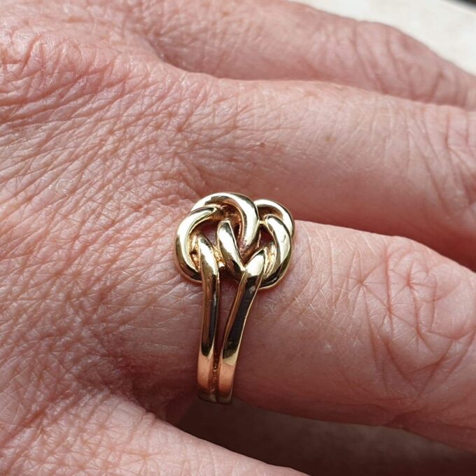 Double Knot Ring in 9ct Gold, a UK M 1/2 or a US 6 1/2
