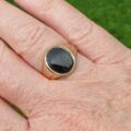 Onyx Signet Ring in 9ct Gold, a UK O or a US 7 1/2