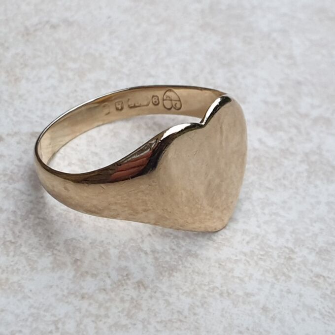 Simple Heart Signet Ring in 9ct Gold - Gems Afire - Vintage Jewellery UK