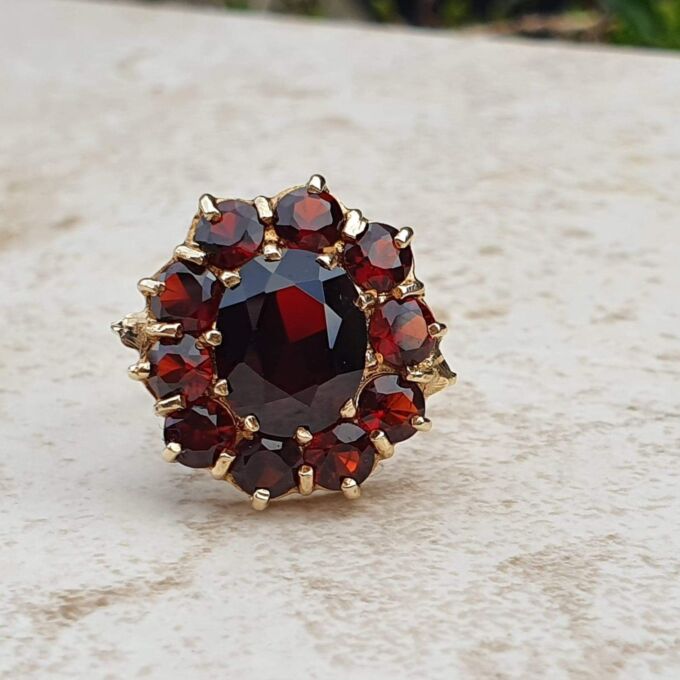 Big Garnet Cluster Ring in 9ct Gold, a UK L or a US 5 3/4