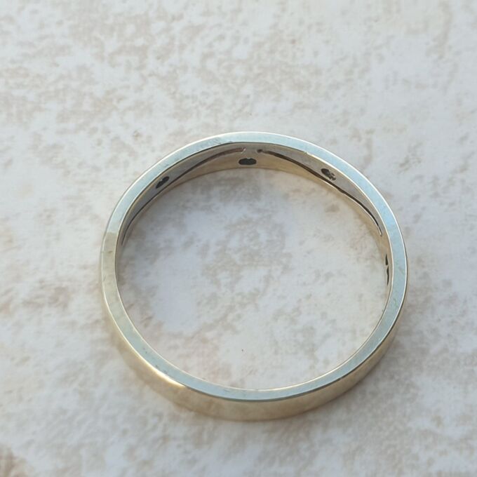 Diamond Set Wave Ring in 9ct Gold.