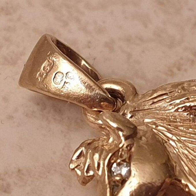 Articulated Pony Pendant in 9ct Gold