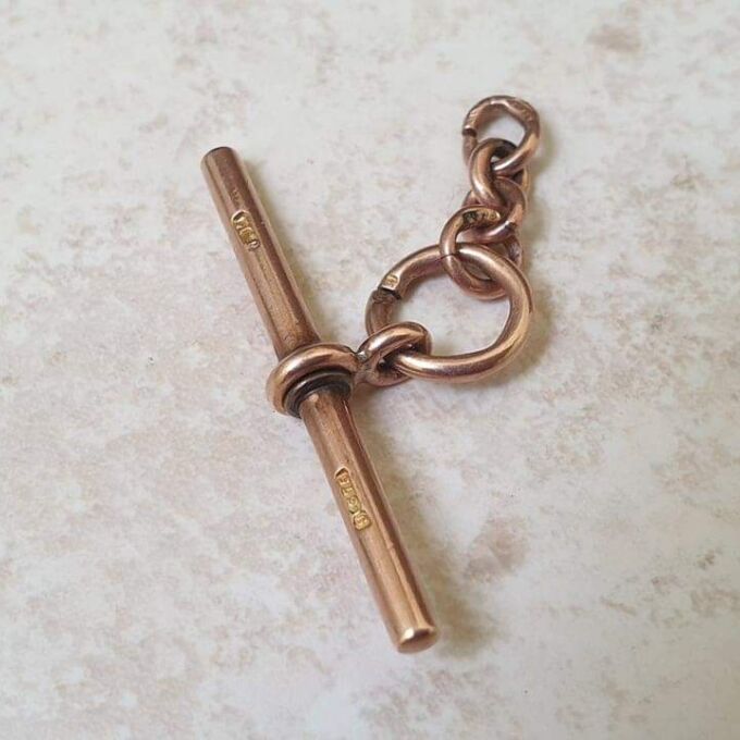 Old T or Albert Bar in 9ct Rose Gold.