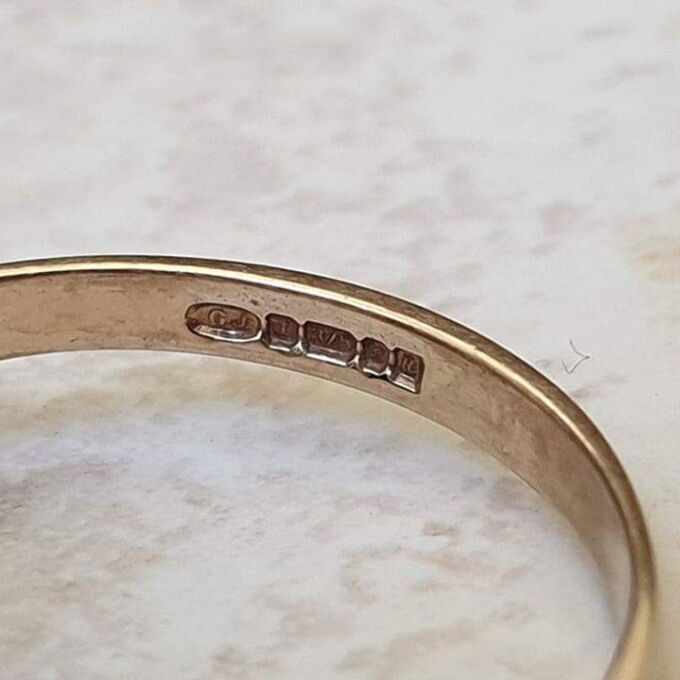 Marquise or Navette Whitby Jet Ring in 9ct Gold, a UK N or a US 7