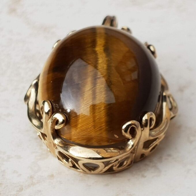 Striking Tigers Eye Pendant in 9ct Gold.