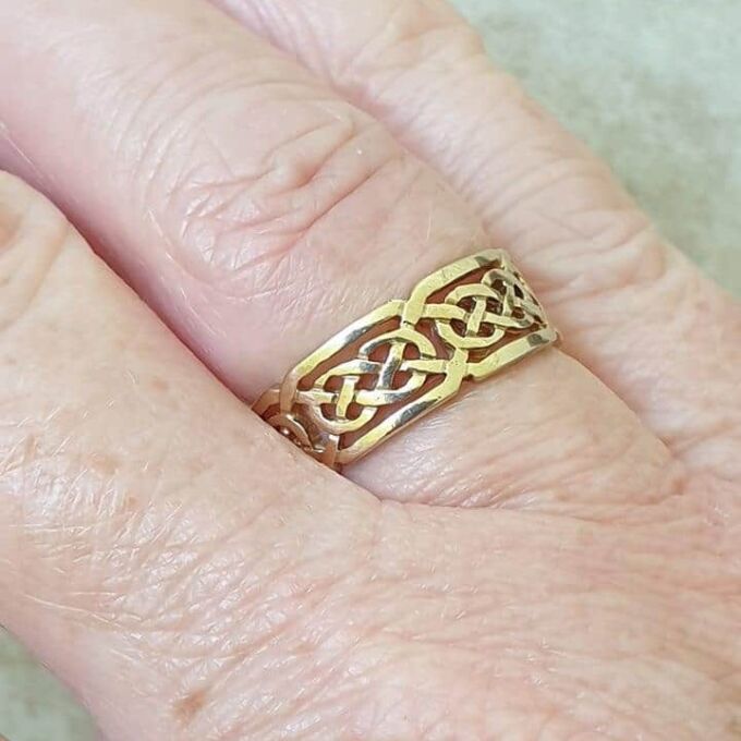 Celtic Knot Band Ring in 9ct Gold, a UK K 1/2 or a US 5 3/4