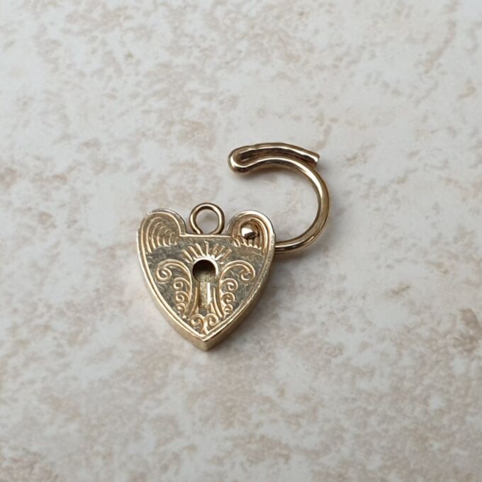 Tiny Heart Padlock in 9ct Gold