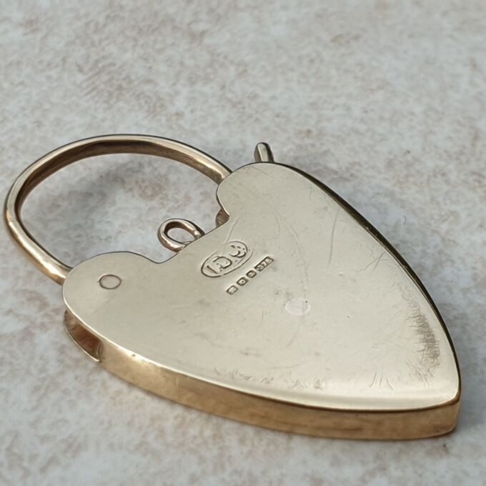 Oversized Heart Padlock in 9ct Gold