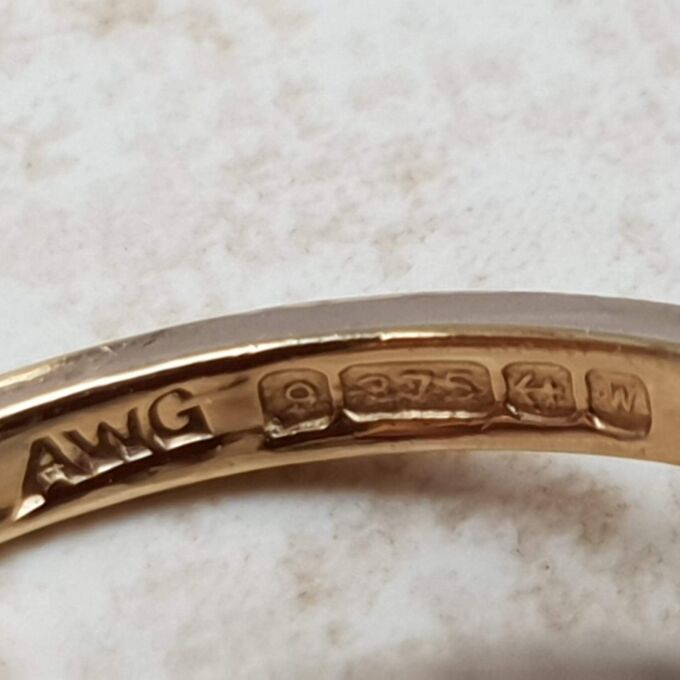 Bold Carnelian Solitaire Ring in 9ct Gold, a UK L 1/2 or a US 6 1/4.