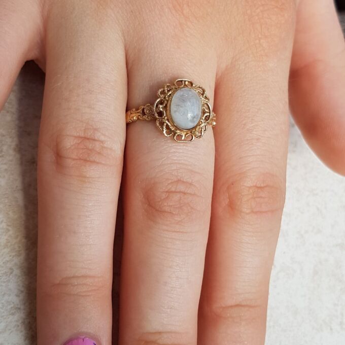 Dreamy Ornate Paste Solitaire Ring in 9ct Gold, a UK N 1/2 or a US 7 1/4.